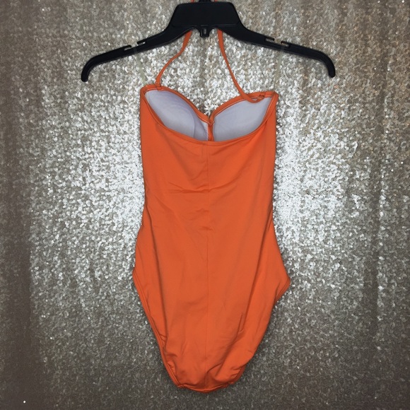 Pin-up Style Convertible Halter - Picture 3 of 4