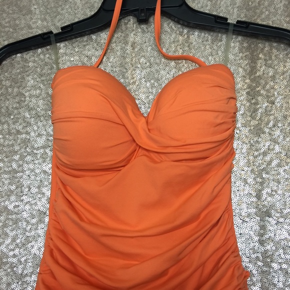 Pin-up Style Convertible Halter - Picture 4 of 4