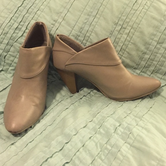 Old Navy grey booties
