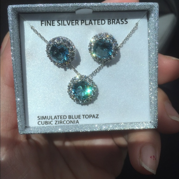 Earring - Picture 2 of 4