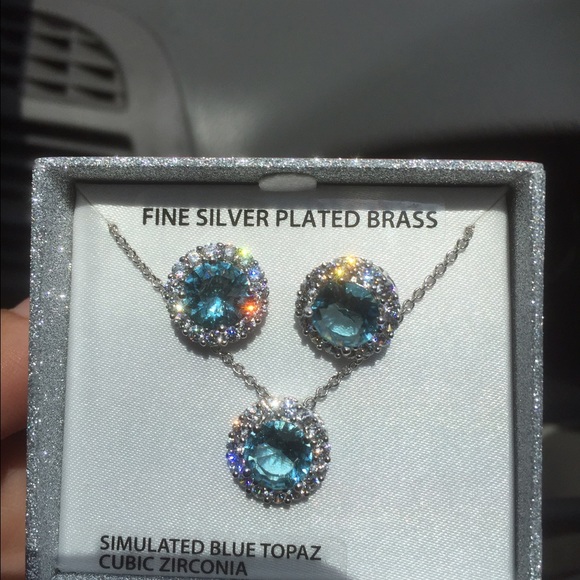 Earring - Picture 3 of 4