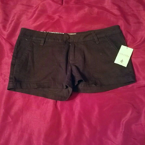 NWT black Volcom shorts