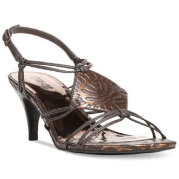 🚨Carlos by Carlos Santana kitten heel snandle🚨 - Picture 3 of 4