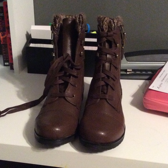 Brown boots - Picture 2 of 3