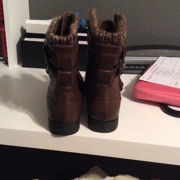 Brown boots - Picture 3 of 3