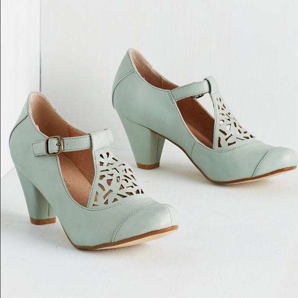 Chelsea Crew / Modcloth Shoes - Chelsea Crew mint shoes - size 5 new in box