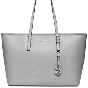 🎉Reduced🎉Michael Kors jet set travel bag in dove