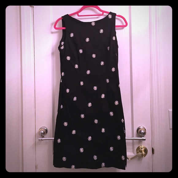 Adorable daisy dress 🌸🌼