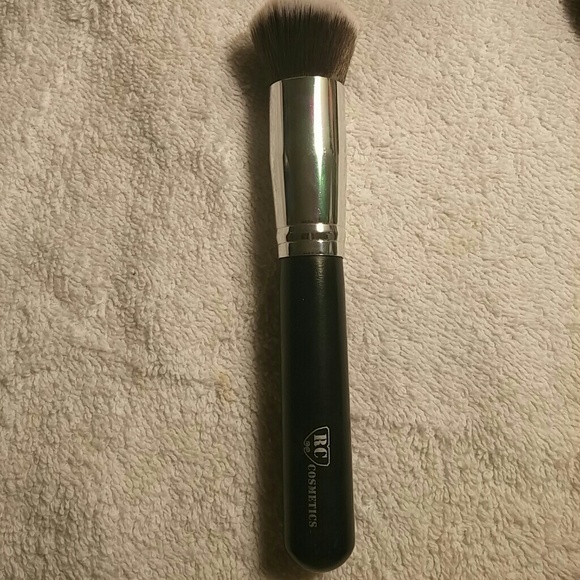 Royal Crown Cosmetics Round Top Kabuki Brush