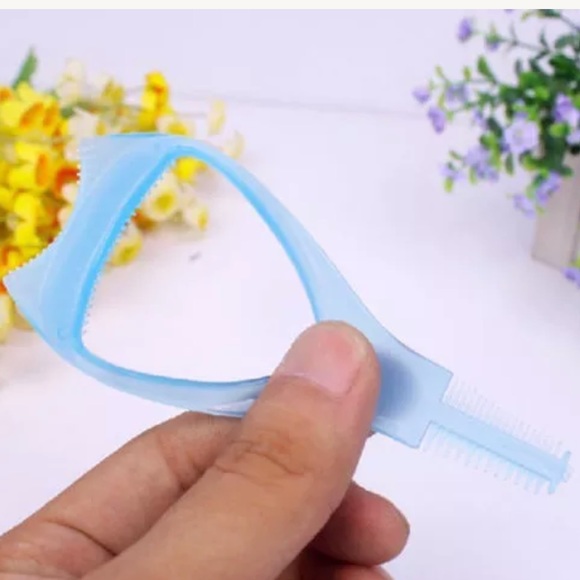 •new• MASCARA EYELASH TOOL - Picture 2 of 3