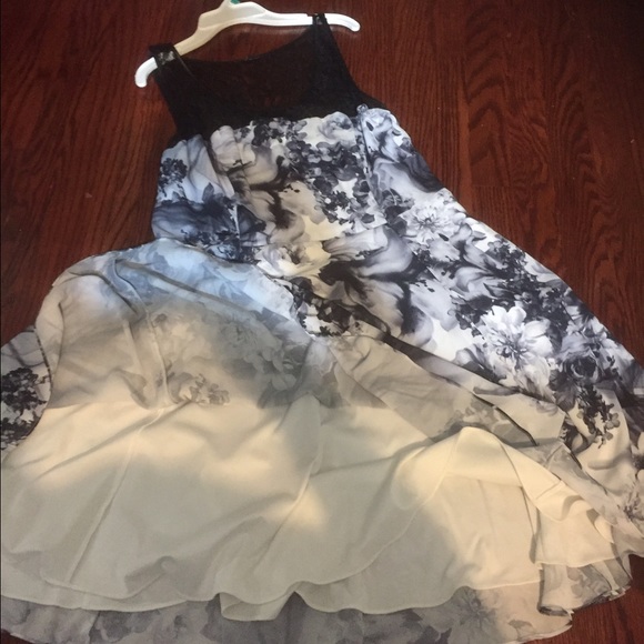 Dress - Picture 4 of 4