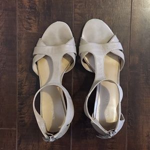 Leather Nine West kitten heels