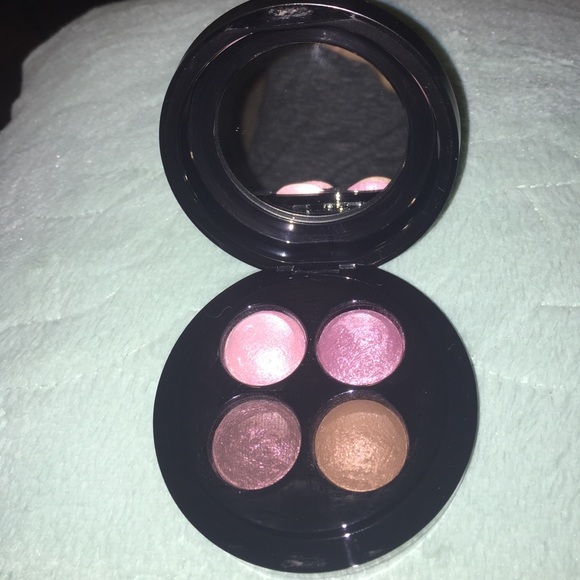 MAC Cosmetics "A MEDLEY OF MAUVES" eyeshadow quad
