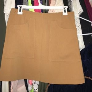 Tan skirt with pockets !!