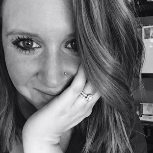 Meet your Posher, Elizabeth