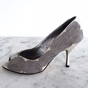 Laundry Shelli Segal Grey Rosette Peep Toe Heel 7