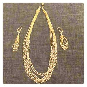 Elegant neckpiece with earrings