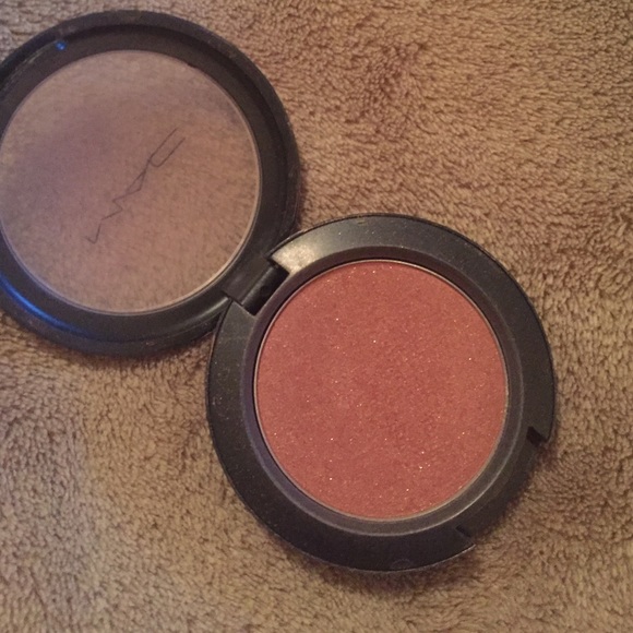 🎀SALE🎀 Mac Blush in Plum Foolery