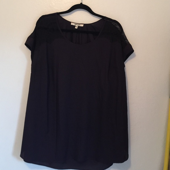Lace detailed top