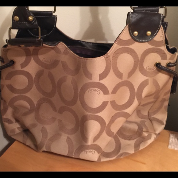 *NOT AUTHENTIC* Coach Shoulder Bag-great condition - Picture 2 of 3