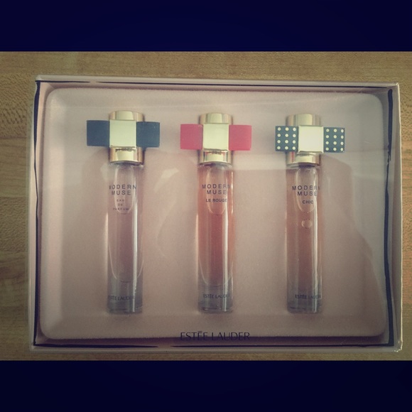 Estée Lauder perfume