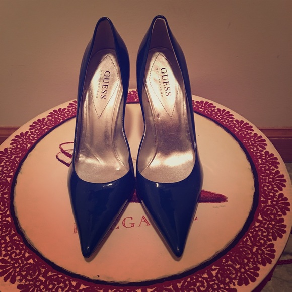 Guess "Carrie" Blue Patent Leather Pump-Size 7