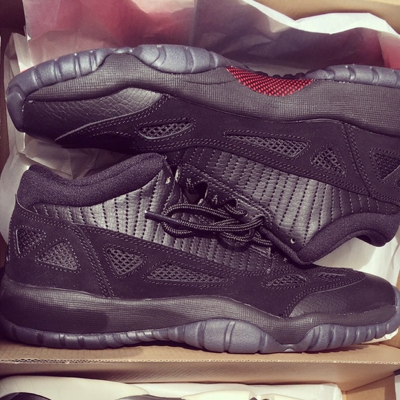 Jordan referee 11 size 7y Deadstock