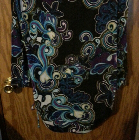 (Sold) Pretty top - Picture 4 of 4