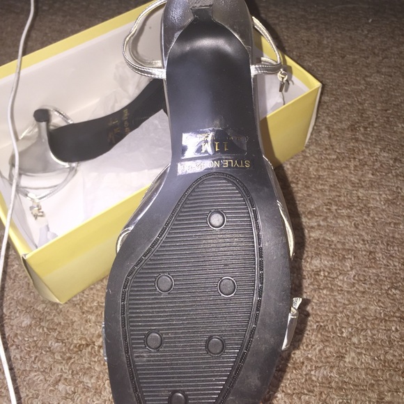 Heels - Picture 3 of 3