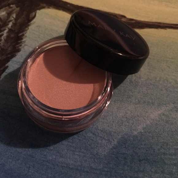 Cream eye color - Picture 3 of 3