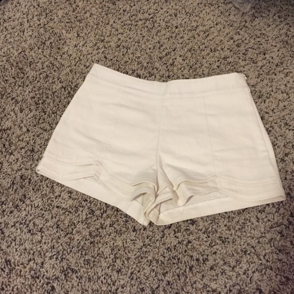 Tobi white cargo shorts $20!