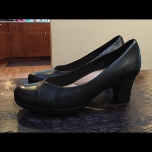Black Leather Earth Shoes (size 10)