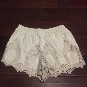 White lace / croquet shorts