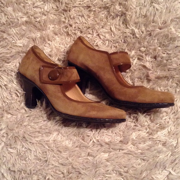 🌸🌸Sofft Tan Suede Heels🌸🌸