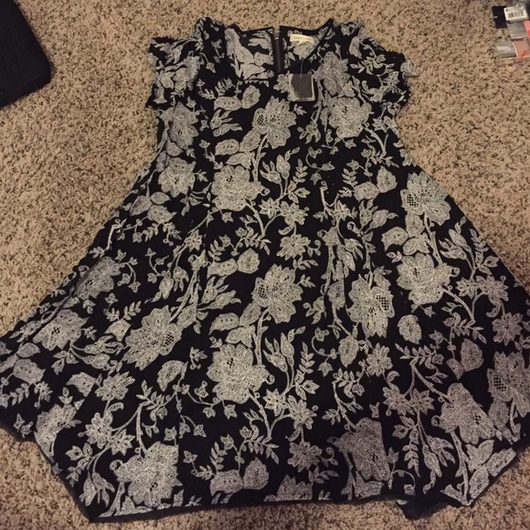 silence + noise Dresses & Skirts - NEW silence+noise shift dress Urban Outfitters