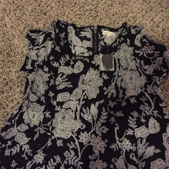 NEW silence+noise shift dress Urban Outfitters - Picture 2 of 3