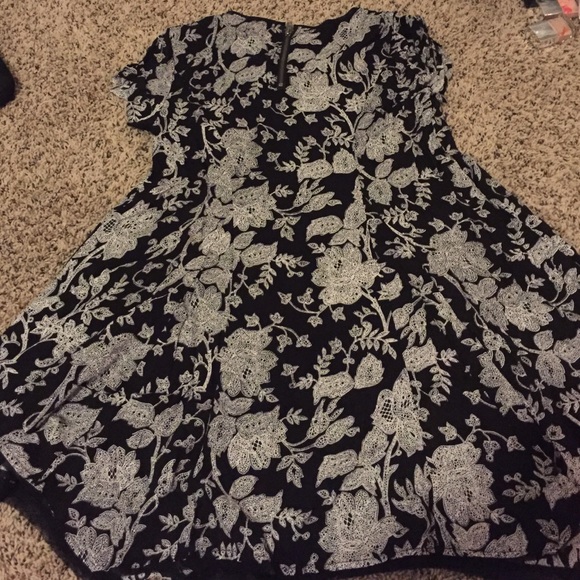 NEW silence+noise shift dress Urban Outfitters - Picture 3 of 3