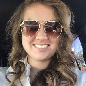 Meet your Posher, Jenn