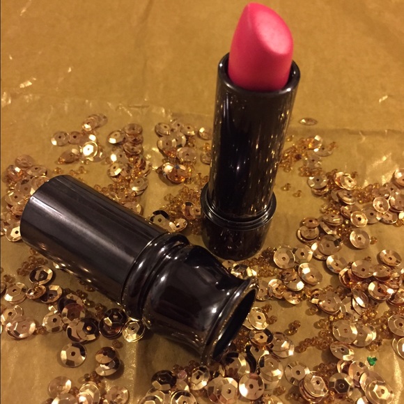 MAC lipstick in "Femme - De - Luxe"