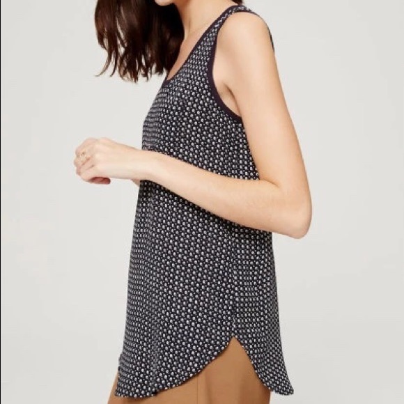 Loft NWT spotted rib trim tank. navy and white.