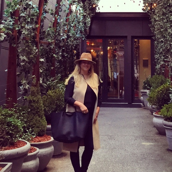 Zara tan hat.