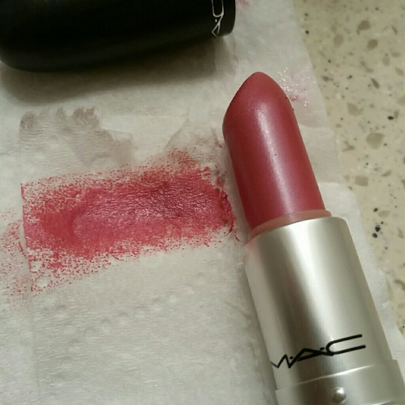 mac skew lipstick