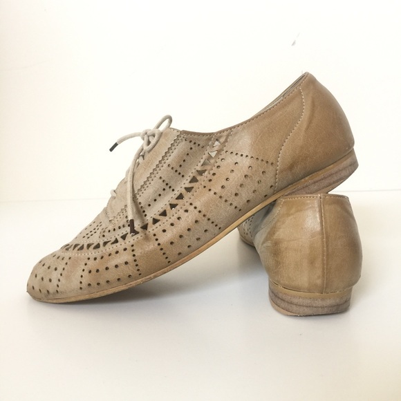 Le Bunny Bleu Oxford Cutouts