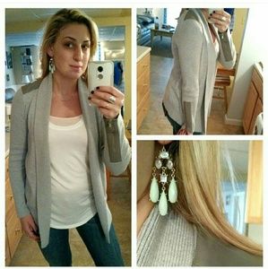 Banana republic Gray sweater worn 2 times
