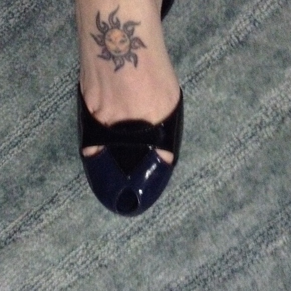 Heels - Picture 3 of 3