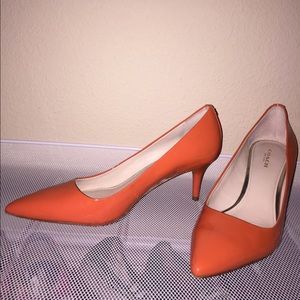 Coach pumps