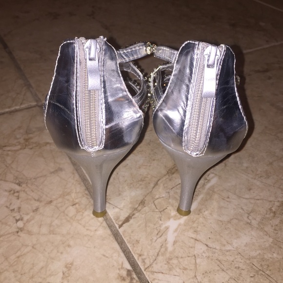 Heels - Picture 3 of 4