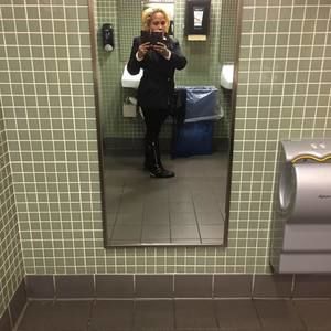 Meet your Posher, Roxanne