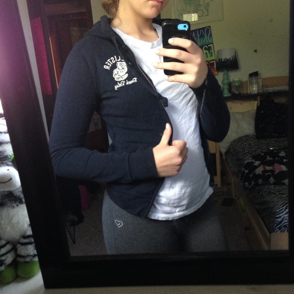 hollister zip up hoodie