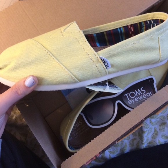 TOMS - Picture 4 of 4